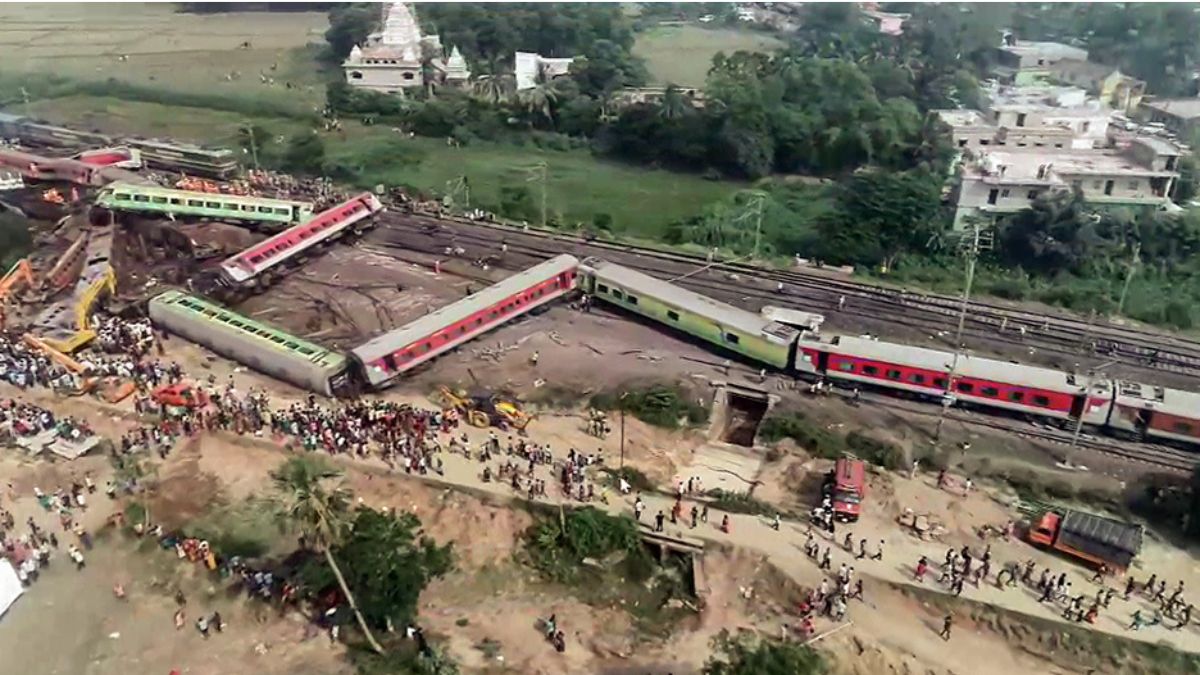 Odisha train accident  | క్రికెట్‌ చూస్తూ రైలు నడపడం వల్లే అంత మంది చనిపోయారు..